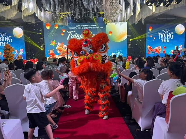 Dàn sân khấu biểu diễn Trung Thu
