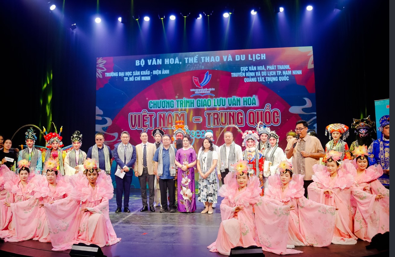 Đèn sân khấu hội trường