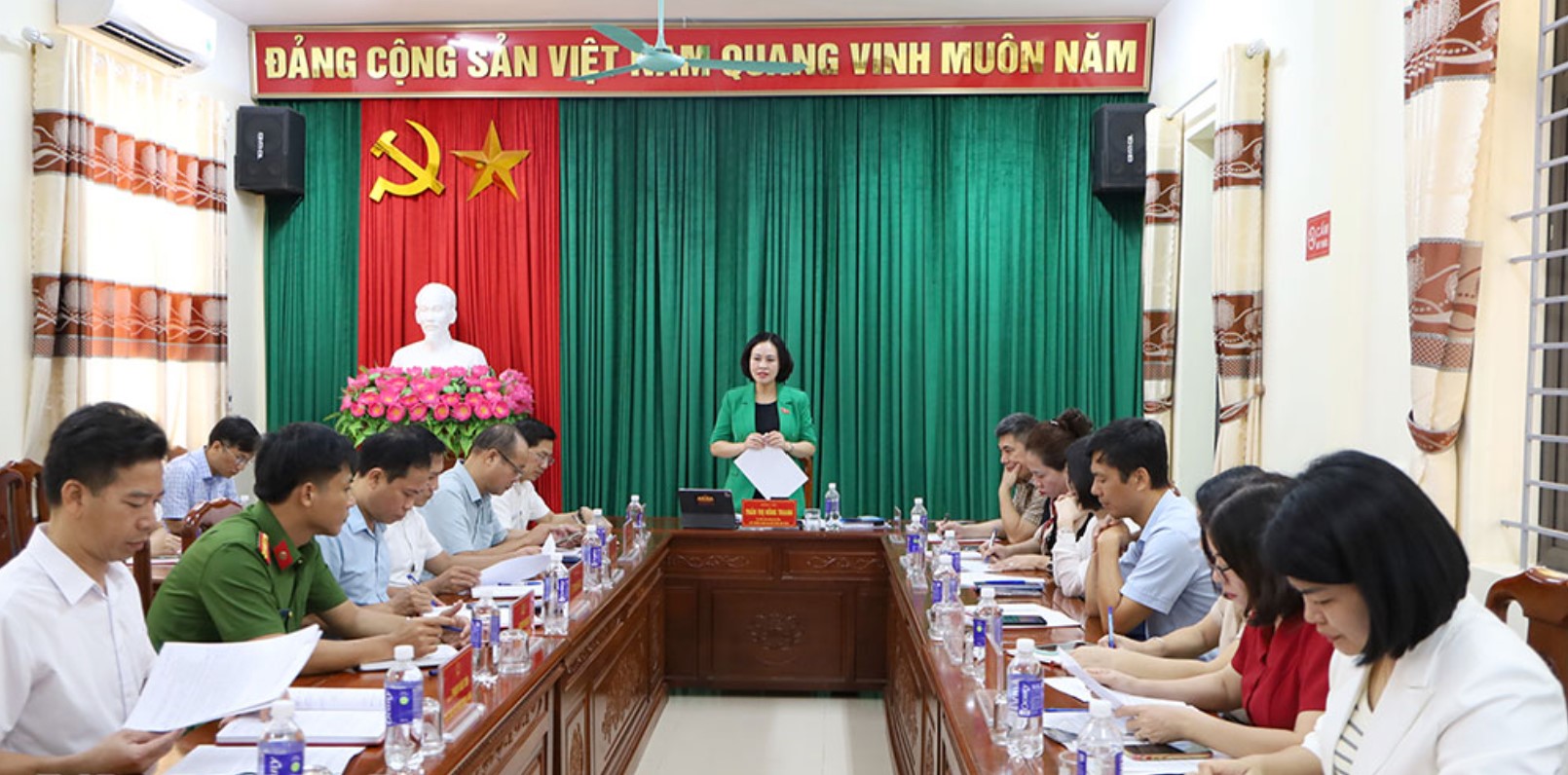 Hệ thống hội thảo HĐND trong hội trường kỳ họp Hệ thống hội thảo HĐND trong hội trường kỳ họp